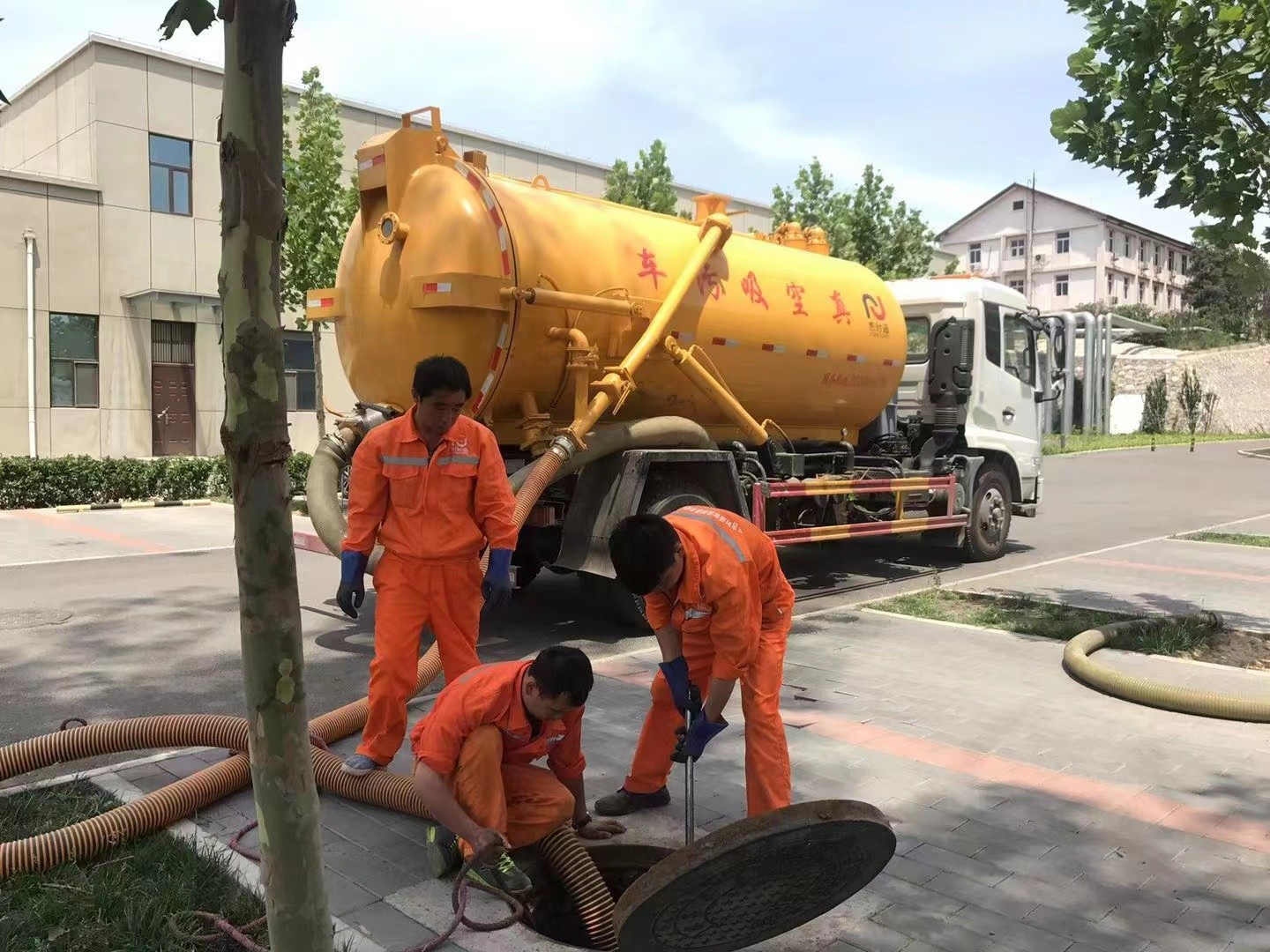 崇仁化粪池清理与5-8吨吸粪车施工效率分析